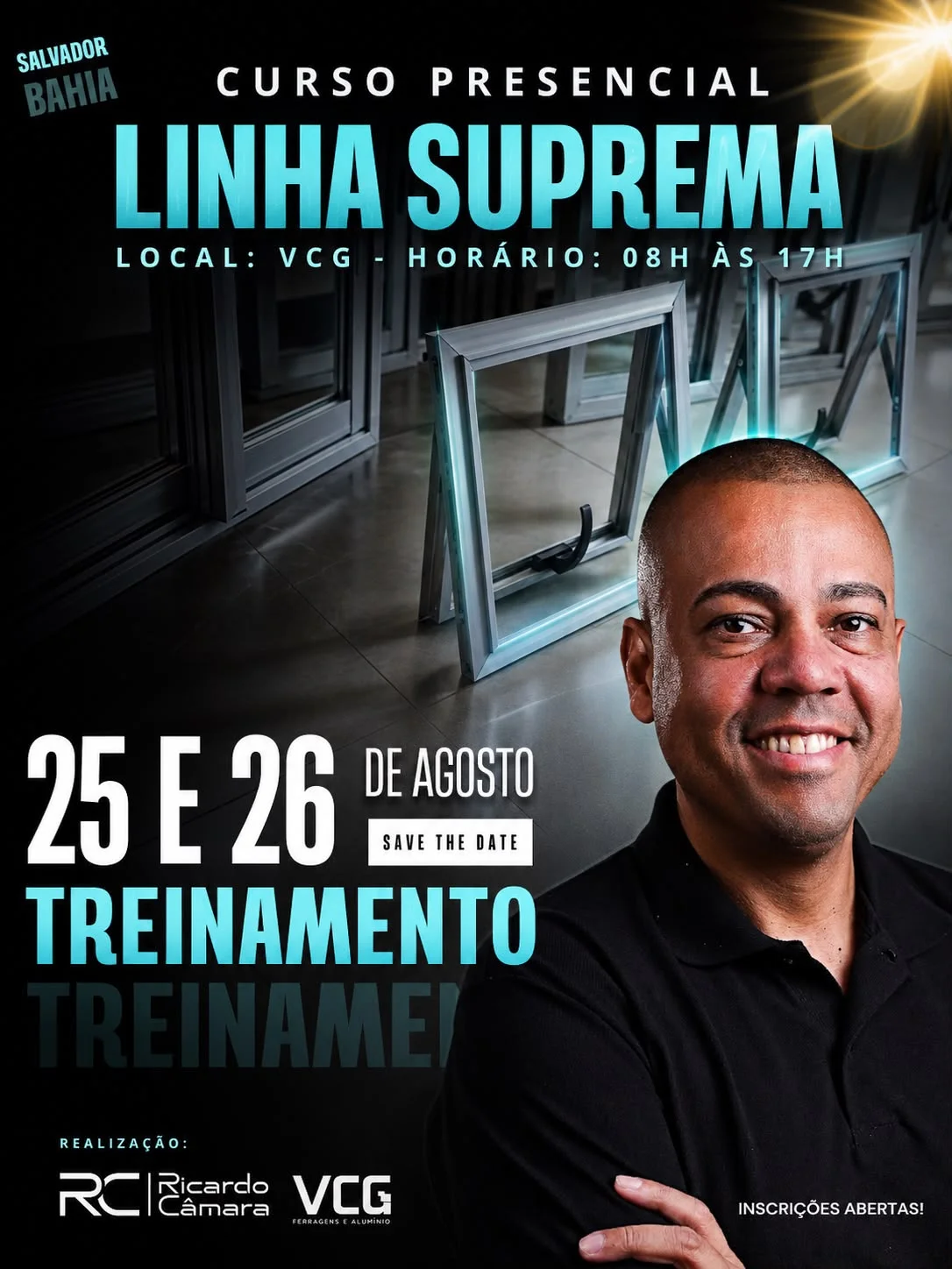 Banner do curso presencial "Semana de Qualificação Profissional em Esquadrias de Alumínio" em Salvador, Bahia. A imagem mostra o palestrante Ricardo Câmara sorrindo e esquadrias de alumínio ao fundo. Texto informa: Curso de Linha Suprema dias 25 e 26 de agosto. Logotipos de Ricardo Câmara e VCG Ferragens na base, com o aviso "Inscrições Abertas!